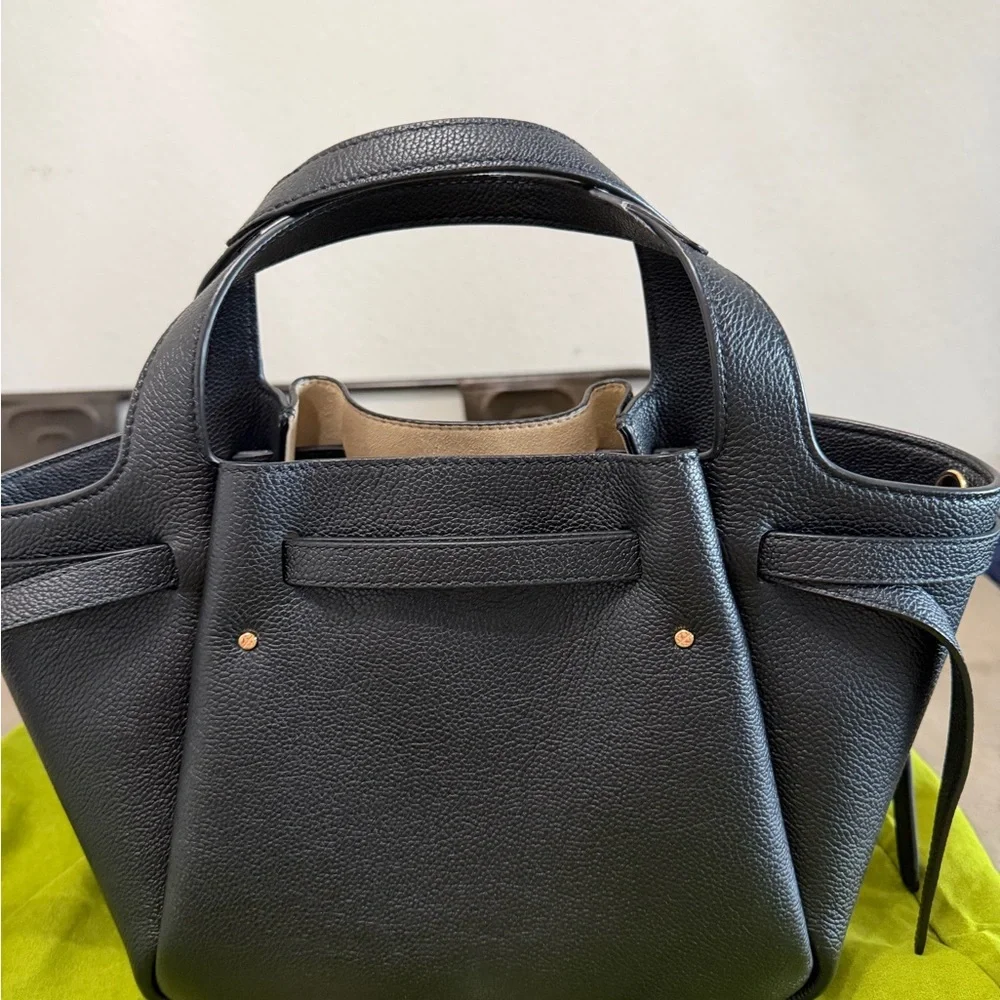 Elegant Black Leather Handbag - Picture 2 of 6